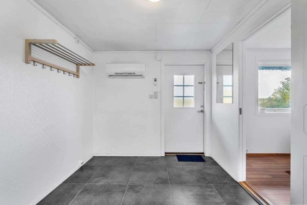 Romslig Og Fin Leilighet 17 Min Til Kristiansand Centrum Nodeland Exteriör bild